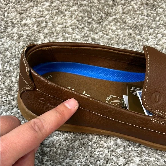 Clarks Men's Brown Loafers NWOT see pics and description for blemishes - Picture 8 of 10